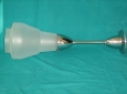 Lampadario vintage con braccio singolo cromato acciaio, campana coprilampada in vetro bianco