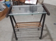 tavolino modernariato legno/vetro con rotelle