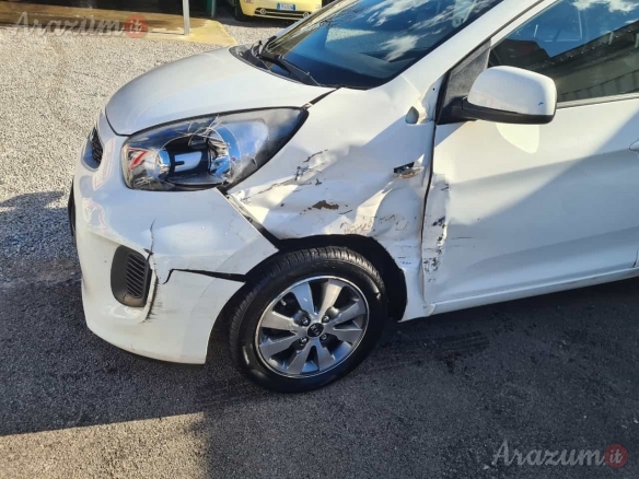 Acquistiamo auto incidentate