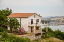 Villa con vista lago di Guardialfiera.