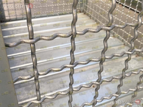 Contenitori zincati in rete metallica con slitte e porta