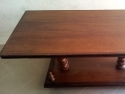 Tavolinetto basso in legno massello, design elegante, superficie piana rettangolare,