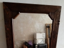Specchio con cornice in legno scuro,