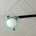 Lampada da soffitto con base curva nera e quattro punti luce. 2