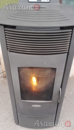 Stufa a Pellet Fair Z12 potenza 12 KW Perfettamente funzionante.