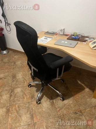 SCRIVANIA E POLTRONCINA PIEGHEVOLE PER STUDIO O UFFICIO VENDO.