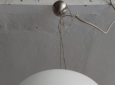 Lampadario a Globo Ovale in Vetro Bianco Opaline