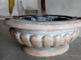Tavolino basso piano in Vetro basamento in pietra e metallo