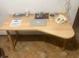 SCRIVANIA E POLTRONCINA PER STUDIO O UFFICIO VENDO.