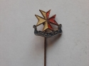 Spilla raffigurante la Croce di Malta Antica