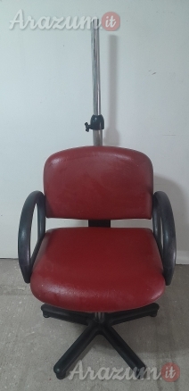Poltrona da parrucchiera tutta regolabile.