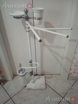 Piantana portasciugamani completa con 3 portasciugamani