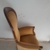 Poltrona in legno intagliato con rivestimento in tessuto Velluto beige. 2