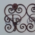 Appendiabiti in ferro battuto con volute decorative e un motivo floreale. 5