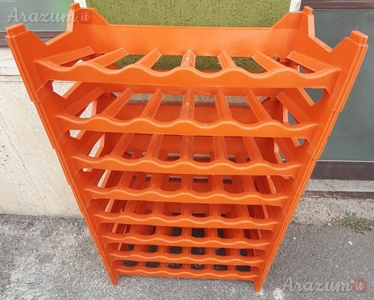 Cantinetta Vino 48 posti 8 contenitori in blocco.