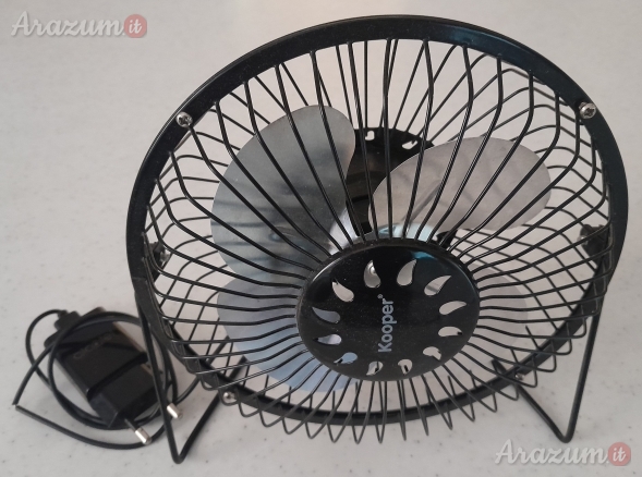 Ventilatore da tavolo con presa USB completo di caricabatteria.