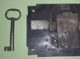 Serratura Antica in ferro battuto completa di chiave XVIII Secolo.