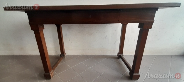 Tavolo antico in noce, XVIII secolo