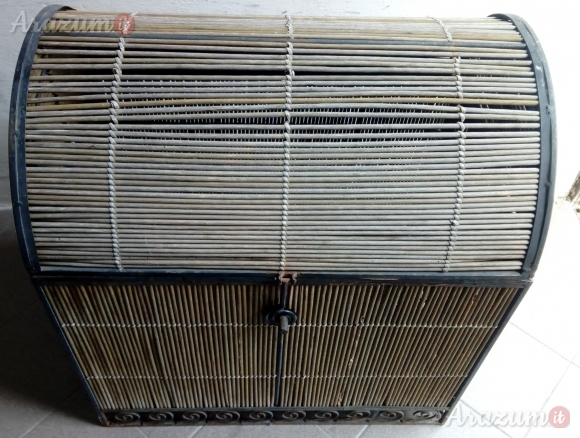 Baule Cesta stile Coloniale in metallo nero e canna di Bambù Vintage,
