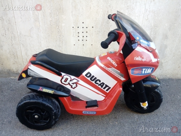 Motoretta Ducati 3 ruote elettrica Desmosedici Peg Perego completa di tutto
