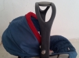 Seggiolino Ovetto auto Chicco da 0 a 13 kg. ben tenuto completo di base isofix, si aggancia e si stacca, si usa anche come ovetto da passeggio, o seggiolino da tavolo, completo di cappottina, lavato ed igienizzato. Unico piccolo difetto buco su plastica b