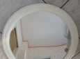 Specchio Rotondo Laccato con cornice lavorata sbalzata in legno