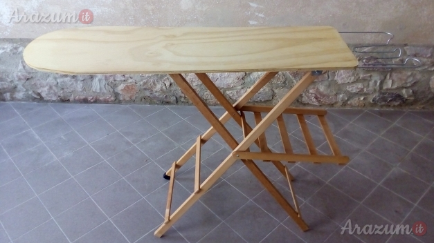 Asse da stiro pieghevole in legno naturale
