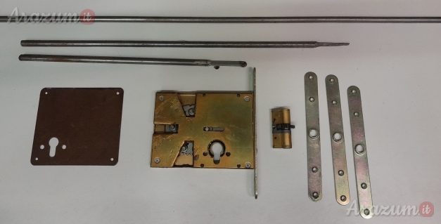 Serratura Quadruplice Destra a spinta per portone Legno ad incasso.