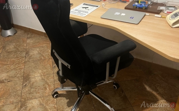 SCRIVANIA E POLTRONCINA PIEGHEVOLE PER STUDIO,UFFICIO O CAMERETTA RAGAZZO.